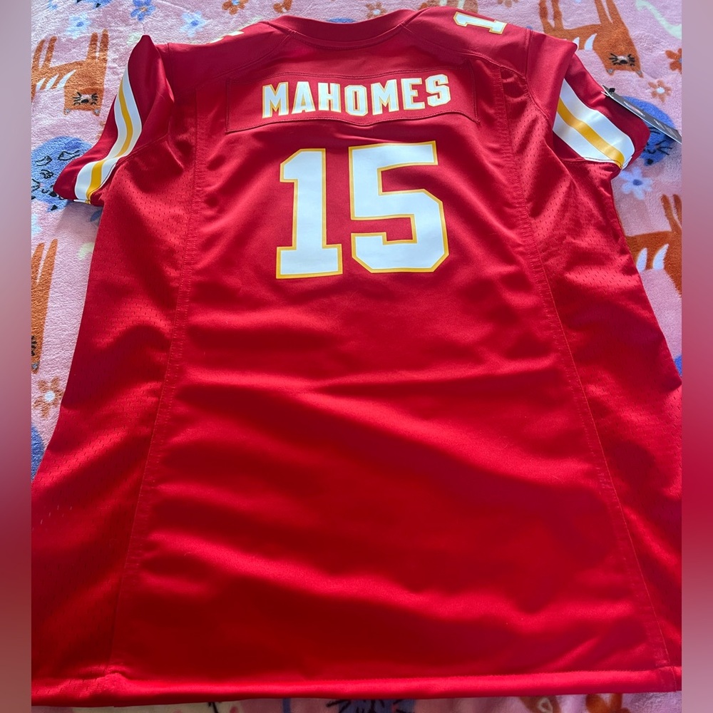 Kansas City Chiefs Patrick Mahomes #15 - Picture 2 of 3